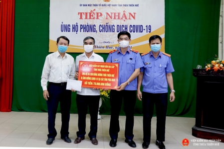 VKSND tỉnh Thừa Thiên Huế trao số tiền ủng hộ cho Uỷ ban Mặt trận Tổ quốc Việt Nam tỉnh Thừa Thiên Huế