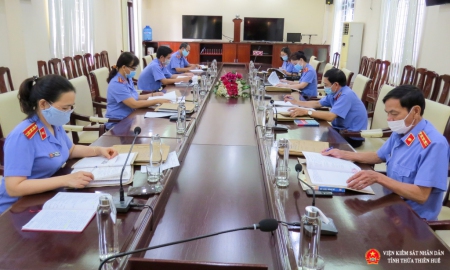Viện kiểm sát nhân dân tỉnh Thừa Thiên Huế đang kiểm sát các hồ sơ đề nghị đặc xá
