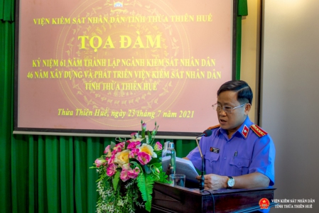 Đồng chí Hồ Thanh Hải, Phó Viện trưởng VKSND tỉnh Thừa Thiên Huế  đọc diễn văn khai mạc buổi tọa đàm