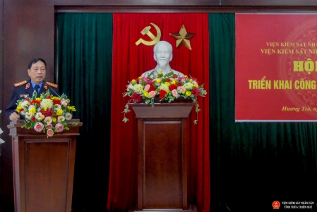Đồng chí Trần Nhơn Vượng, Bí thư Đảng ủy, Phó Viện trưởng VKSND tỉnh Thừa Thiên Huế phát biểu chỉ đạo Hội nghị