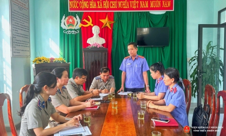 Trực tiếp kiểm sát tại Chi cục Thi hành án dân sự thị xã Hương Thủy