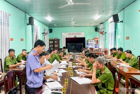 Đoàn kiểm sát công bố dự thảo kết luận tại Cơ quan CSĐT Công an huyện Quảng Điền.