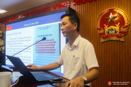 đồng chí Phạm Thanh Bình - Ủy viên Ban Thường vụ, Trưởng ban Tuyên giáo Đảng ủy Khối giới thiệu về các chuyên đề