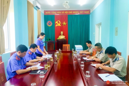 Đoàn kiểm sát trực tiếp kiểm sát tại Chi cục Thi hành án dân sự huyện Nam Đông