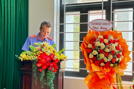 Chủ tịch Chi hội Luật gia VKSND thị xã Hương Thủy nhiệm kỳ 2019 – 2024 trình bày Báo cáo tổng kết hoạt động của Chi hội