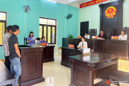 Lãnh đạo Viện kiểm sát nhân dân huyện Nam Đông thực hành quyền công tố, kiểm sát xét xử tại phiên tòa