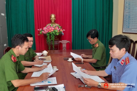 Đoàn kiểm tra làm việc tại Công an xã Hương Sơn, huyện Nam Đông