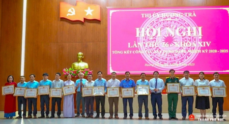 Chi bộ Viện kiểm sát nhân dân thị xã Hương Trà được tặng giấy khen trong công tác xây dựng Đảng nhiệm kỳ 2020–2025