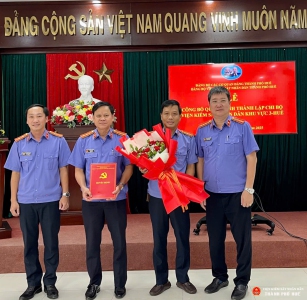 Lễ công bố và trao Quyết định thành lập Chi bộ Viện kiểm sát nhân dân Khu vực 3 – Huế, nhiệm kỳ 2025–2027.
