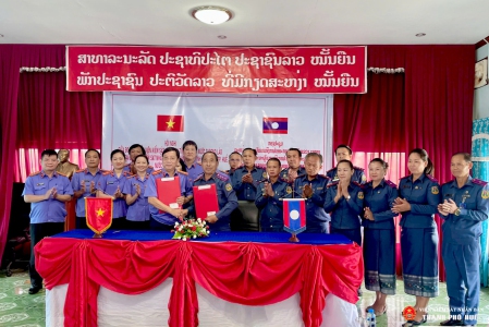 Lãnh đạo hai đơn vị ký kết biên bản ghi nhớ