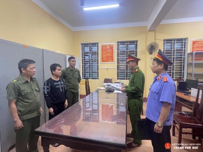 Khởi tố, bắt tạm giam người đàn ông chiếm đoạt tài sản của học sinh tiểu học