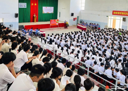 Gần 850 học sinh tham gia buổi tuyên truyền