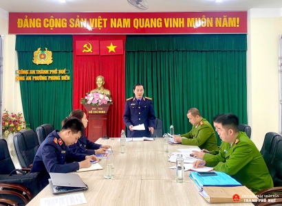 Đồng chí Nguyễn Văn Luyện - Phó Viện trưởng, Trưởng đoàn Kết luận Kiểm sát tực tiếp tại Công an Phường Phong Điền