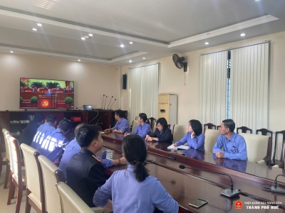 Chi bộ Văn phòng tổ chức theo dõi phiên khai mạc Đại hội đại biểu toàn quốc lần thứ XIV của Đảng