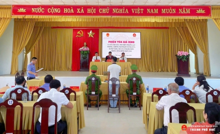 Toàn cảnh buổi tuyên truyền pháp luật tại Nhà văn hóa phường Hương Thủy