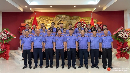Chi bộ VKSND khu vực 3 - Huế tổ chức Lễ dâng hoa tưởng nhớ Chủ tịch Hồ Chí Minh nhân kỷ niệm 136 năm Ngày sinh của Người