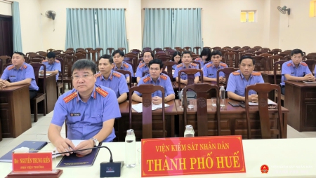 Toàn cảnh Hội nghị sơ kết công tác tuyên truyền 6 tháng đầu năm 2026 của VKSND thành phố Huế.