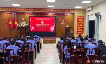 Toàn cảnh buổi phát động hưởng ứng cuộc thi trực tuyến “Tìm hiểu về bầu cử Quốc hội và Hội đồng nhân dân các cấp” tại hội trường VKSND thành phố Huế.