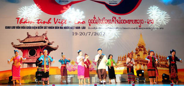 Giao lưu văn hóa giữa VKSND hai nước Việt Nam - Lào