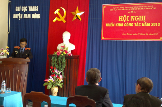 Đồng chí Trần Quốc Tuấn - Viện trưởng VKSND huyện Nam Đông  phát biểu tại Hội nghị