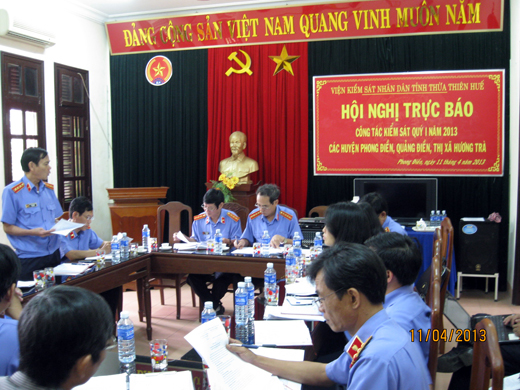 Đồng chí Lê Văn Bình - Viện trưởng VKSND huyện Quảng Điền báo cáo tình hình