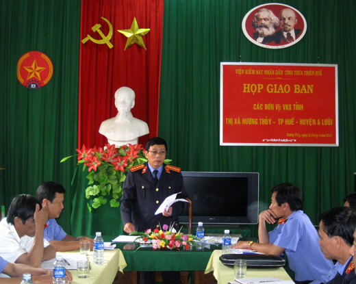 Đồng chí Trần Nhơn Vượng - Phó Viện trưởng VKSND tỉnh phát biểu chỉ đạo cuộc họp