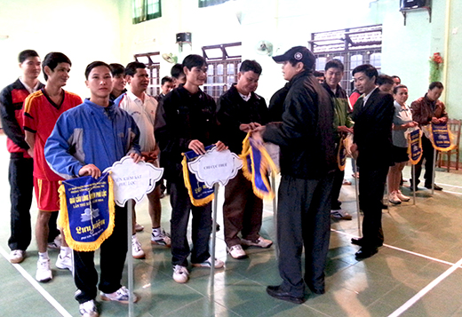 VKSND huyện Phú Lộc tham gia giải cầu lông truyền thông của huyện lần thứ XIX – 2014