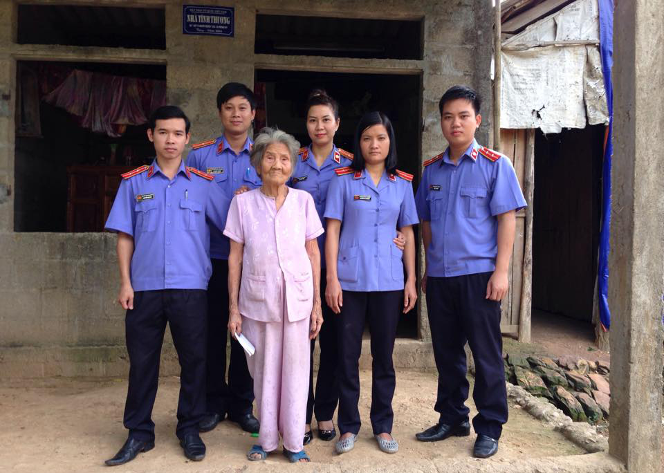 Chi đoàn VKSND huyện Phong Điền hưởng ứng "Ngày vì người nghèo"