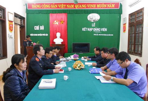 Chi bộ Viện KSND huyện Phú Lộc kết nạp đảng viên mới