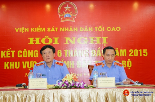 Viện trưởng Nguyễn Hòa Bình và Phó Viện trưởng Bùi Mạnh Cường chủ trì hội nghị