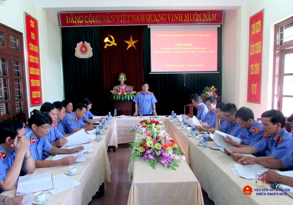 Đồng chí Trần Nhơn Vượng - Phó Viện trưởng VKSND tỉnh Chủ trì Hội nghị.