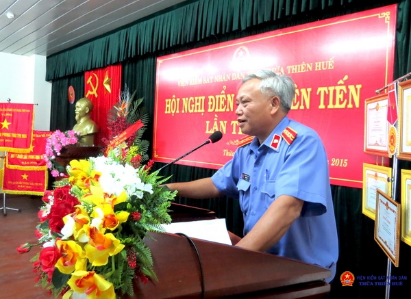 Đồng chí Lê Xuân Phúc - Phó trưởng phòng 5 trình bày tham luận của đơn vị