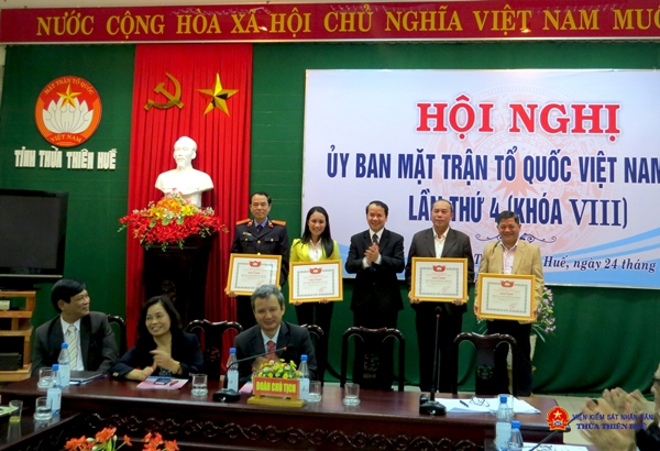 Viện kiểm sát nhân dân tỉnh nhận Bằng khen của Ban thường trực Ủy ban mặt trận Tổ quốc Việt Nam tỉnh thừa Thiên Huế