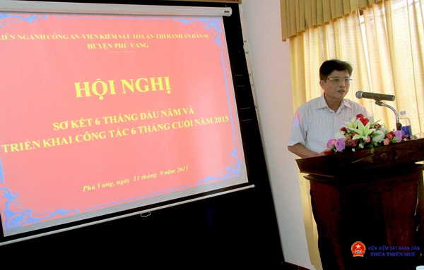 Đồng chí Hồ Văn Cường - Phó Bí thư Huyện ủy, Chủ tịch HĐND huyện phát biểu chỉ đạo tại hội nghị