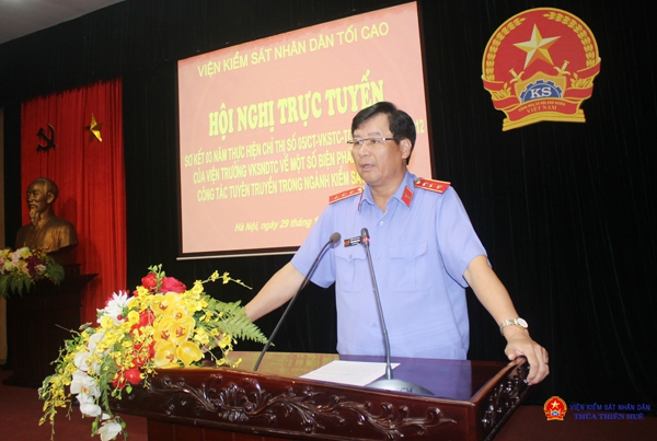 Đ/c Trần Công Phàn, Phó Viện trưởng VKSND tối cao,  Trưởng Ban chỉ đạo công tác tuyên truyền ngành KSND phát biểu tại hội nghị