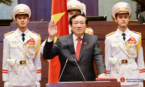 Chánh án Tòa án NDTC Nguyễn Hòa Bình tuyên thệ nhậm chức ( Ảnh: Đình Nam)
