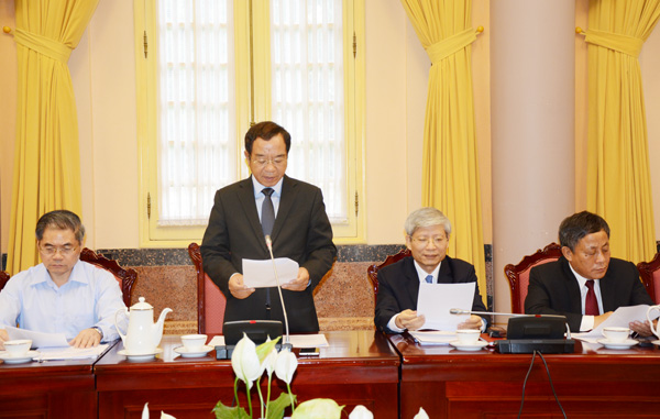 Ông Đào Việt Trung, Chủ nhiệm Văn phòng Chủ tịch nước  công bố Nghị quyết số 144 của Quốc hội tại buổi họp báo sáng 30/6