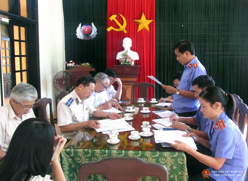 Đồng chí Nguyễn Dư Thắng - Phó Viện trưởng thay mặt Đoàn công bố Kết luận kiểm sát trực tiếp