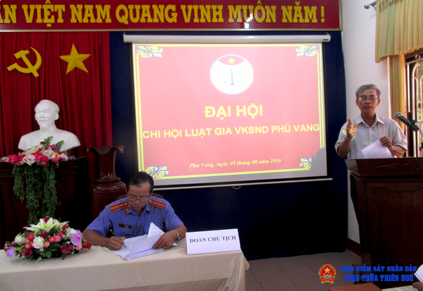 Đ/c Hoàng Đình Mỡn Chủ tịch Hội luật gia huyện Phú Vang Phát biểu chỉ đạo Đại hội