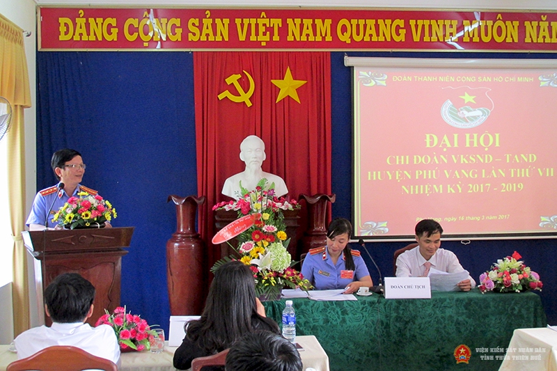 Đồng chí Dương Tử Giang – Huyện ủy viên, Bí thư chi bộ, Viện trưởng Viện KSND huyện Phú Vang phát biểu chỉ đạo Đại hội