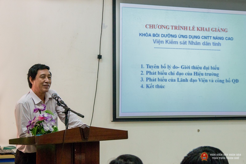 TS. Hồ Văn Thành, Bí thư Đảng ủy, Hiệu trưởng Trường CĐSP Thừa Thiên Huế phát biểu tại Lễ khai giảng
