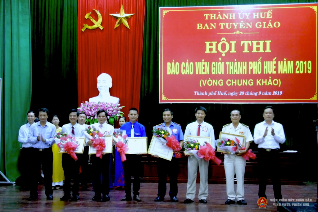 Chi bộ VKSND thành phố Huế nhận giải Khuyến khích