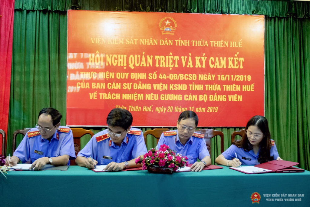 Ban cán sự Đảng Viện kiểm sát nhân dân tỉnh Thừa Thiên Huế ký cam kết nêu gương