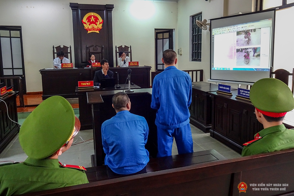 VKSND huyện Phú Vang trình chiếu tài liệu số hóa tại Phiên tòa hình sự rút kinh nghiệm