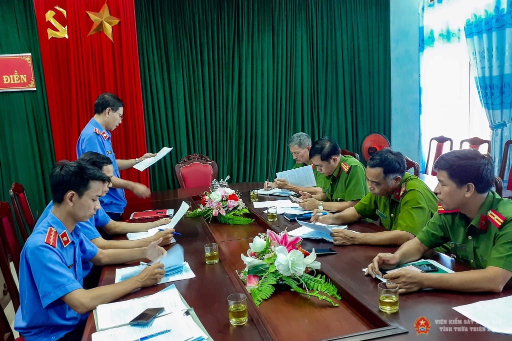 Đồng chí Hồ Văn Trúc – Viện trưởng Viện KSND huyện Quảng Điền, Trưởng đoàn kiểm sát thông qua kết luận kiểm sát trực tiếp