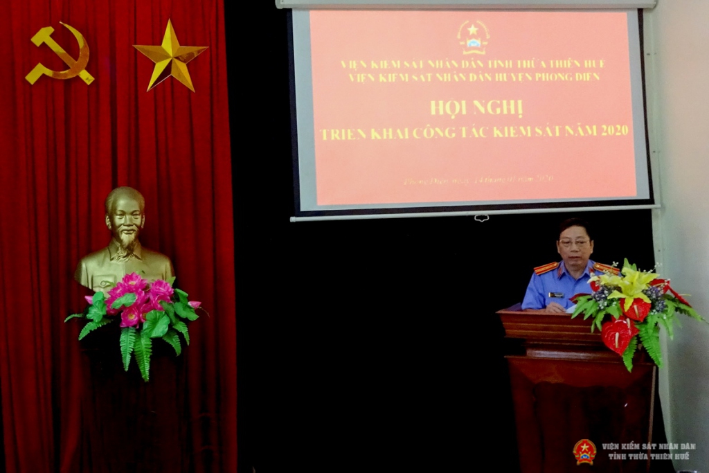 Đồng chí Trần Nhơn Vượng – Phó Viện trưởng VKS tỉnh phát biểu chỉ đạo hội nghị
