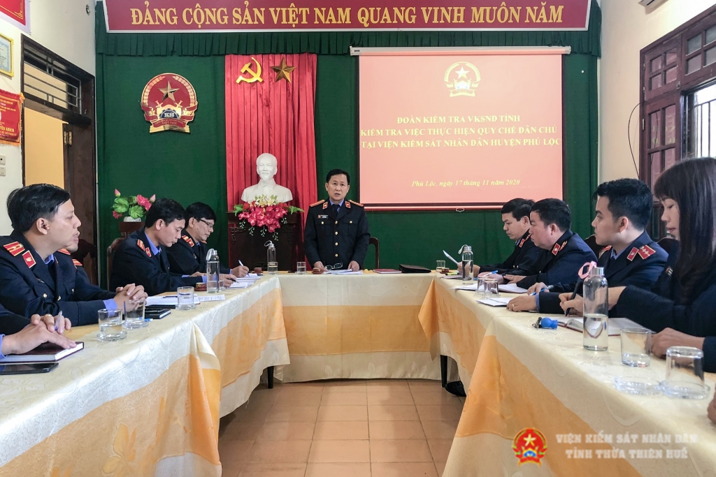 Đồng chí Hồ Thanh Hải - Ủy viên Ban Cán sự Đảng, Phó Viện trưởng VKSND tỉnh phát biểu chỉ đạo tại buổi làm việc.