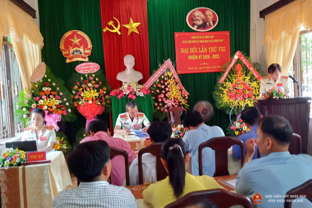 Đồng chí Lê Ngọc Linh trình bày Báo cáo chính trị trước Đại hội