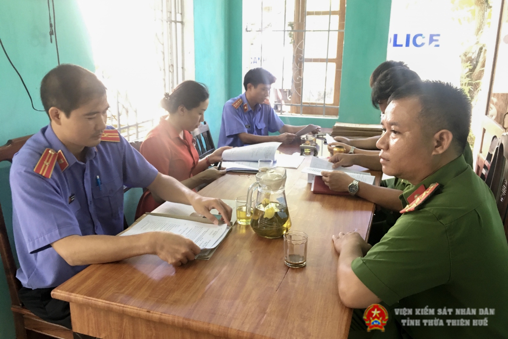 Viện kiểm sát phối hợp cùng Ủy ban MTTQVN huyện kiểm sát trực tiếp Cơ quan Thi hành án hình sự Công an huyện Phú Vang.