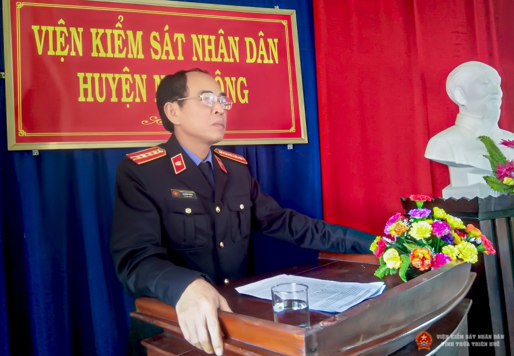 Đồng chí Lại Đình Hùng - Phó Viện trưởng Viện kiếm sát nhân dân  tỉnh Thừa Thiên Huế phát biểu chỉ đạo tại Hội nghị